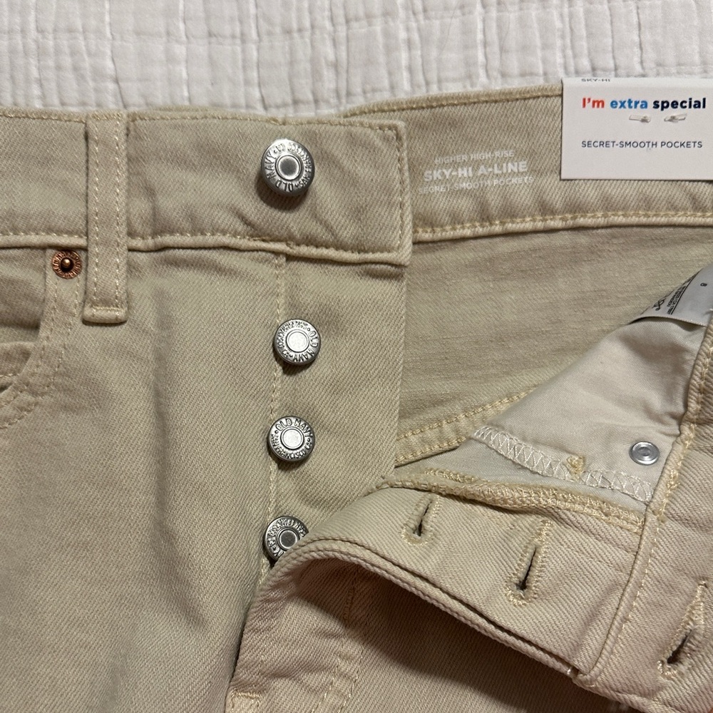 Old Navy Sky-Hi A-Line Shorts - Picture 6 of 6
